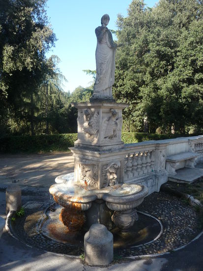 Skulptur in der Villa Borghese gegenüber dem Casino