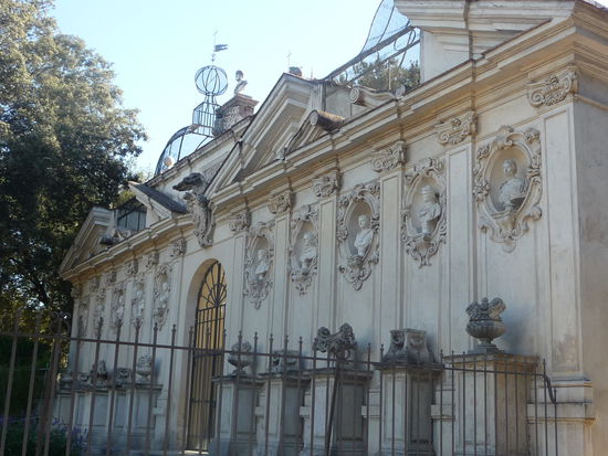 Gebäude in der Parkanlage Villa Borghese