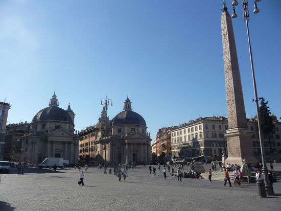 Im Hintergrund die Zwiilllingskirchen S. Maria dei Miracoli und S. Maria in Montesanto.
