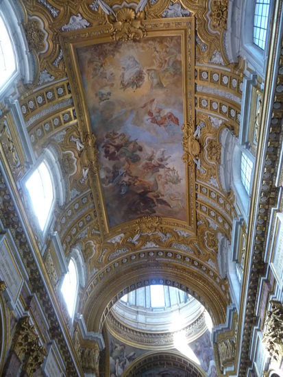 Vergoldeter Stuck überall in der Kirche