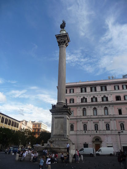 Mariensäule vor der Santa Maria Maggiore.Die einzige erhaltene der ehemals 8 Cipollinosäulen aus der Nähe des Forum Romanums.