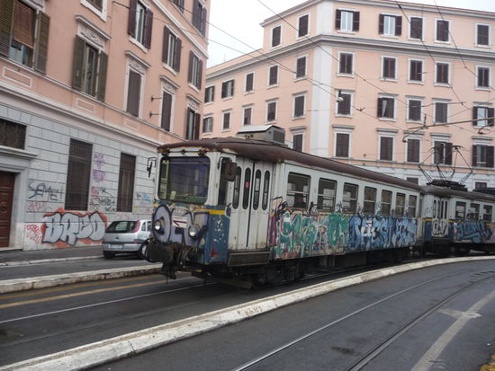 Hier ein weiteres mal die Überlandstraßenbahn mit Extra Spurweite der Verbindung Rom  Laziali - Giardinetti