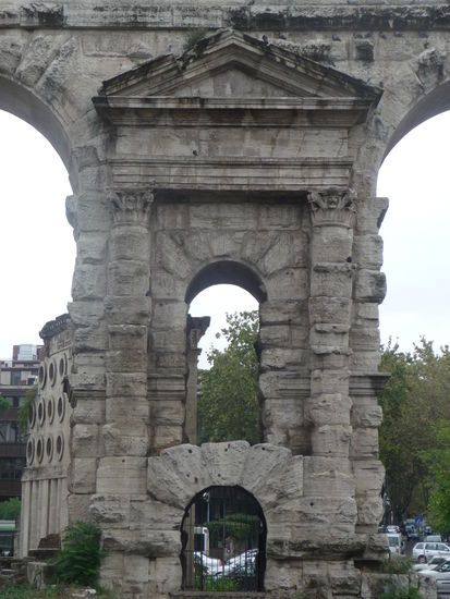 Mittelteil des römischen Stadttores  Porta Maggiore