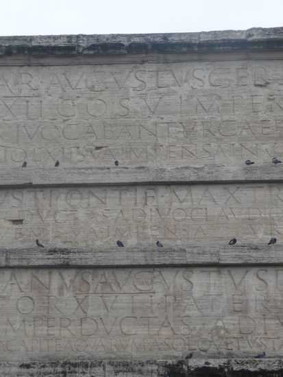 Inschriften am Stadttor