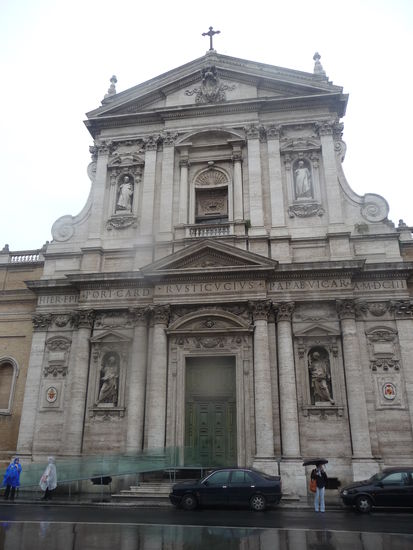 Die heutige Kirche Santa Susanna wurde bis 1603 erbaut und steht gegenüber der Santa Maria della Vittoria