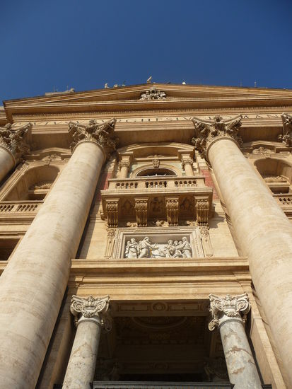 Ich stehe vor dem Petersdom