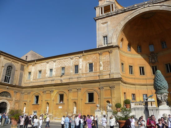 Cortile della Pigna einer der 3 Vatikanischen Höfe
