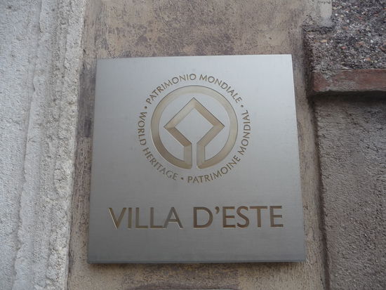 Tafel der Unesco die den Ort als Welterbe führt