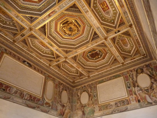 Holzdecke im Schlafgemach