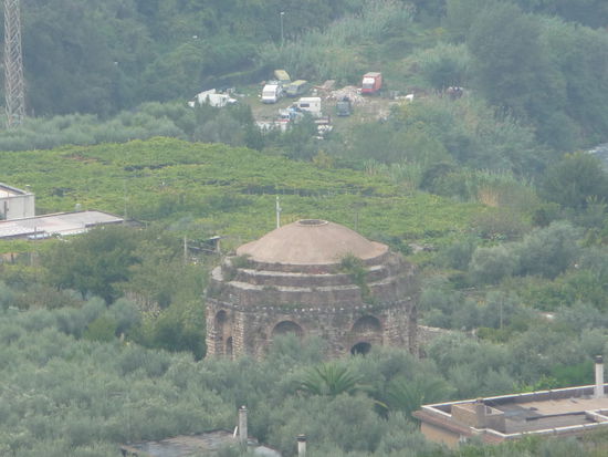 Blick auf Reste eines römischen Bauwerks