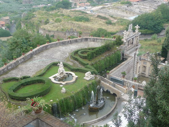 Die Rometa von oben gesehen spiegelt einige der bedeutensten Bauwerke des antiken Roms wieder.