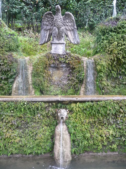 Einer der 100 Brunnen
