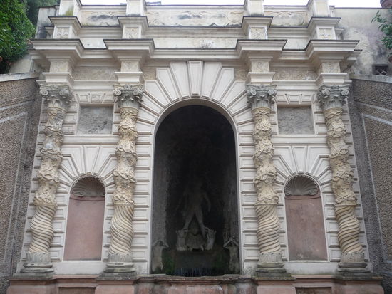 Der barocke Prosberina Brunnen von Anfang des 17. Jahrhunderts