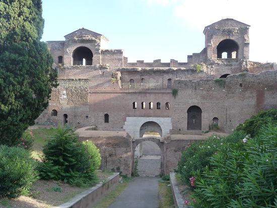 Porta Asinaria auf dem Weg zum Lateran