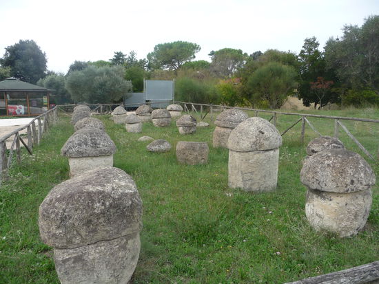 Eingangsbereich der Grabhügel