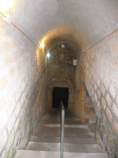 Abstieg zu einer der Grabkammern