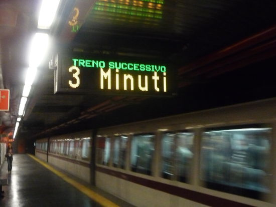 Metro bei der Ausfahrt