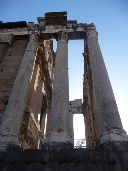 Tempel des Antonius Pinus und der Faustina im Forum Romanum