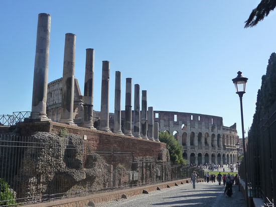 Auf dem Weg Richtung Kolosseum und Konstantinsbogen