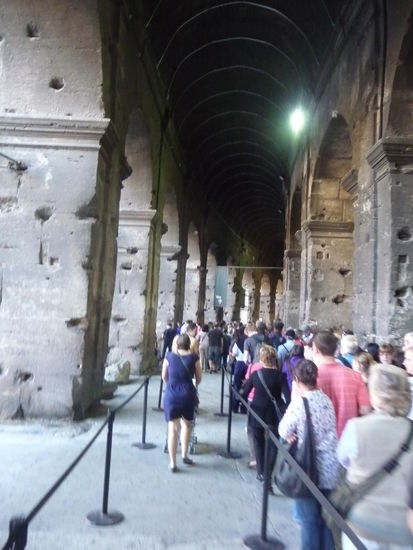 Besucherschlangen im Kolosseum