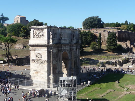 Konstantinsbogen aufgenommen vom Kolosseum aus.