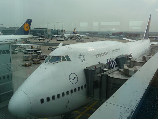 Hier steht mein 747 Jumbo nach Housten bereit zum Einstieg