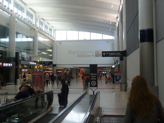 Im Flughafen Housten auf dem Weg zum Terminal von Continental Airlines
