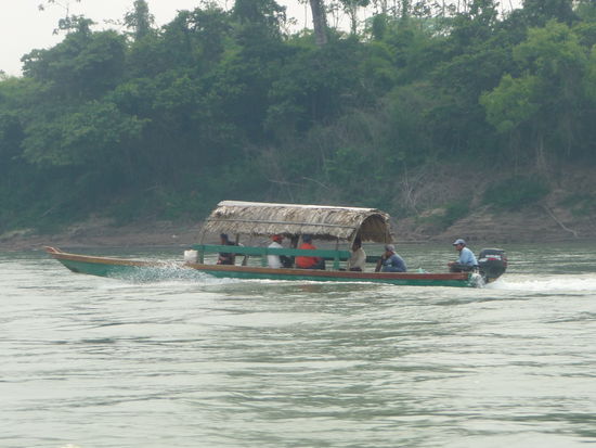 Bootsverkehr auf den Rio Usumacinta