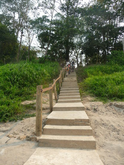 Hier geht es hinauf zum Eingang der Mayastadt Yaxchilan