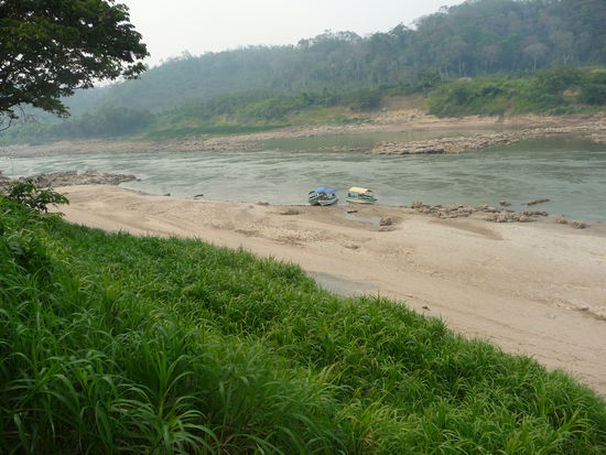 Blick auf den Grenzfluß Rio Usumacinta. Auf der anderen Seite liegt schon Guatemala.