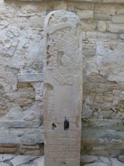 Estructura 21 mit Stele die Vogel Jaguars Mutter zeigt