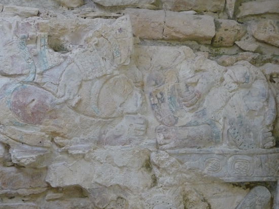 Farbiges Relief in Estructura 21