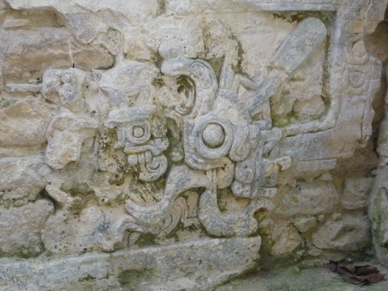 Relief mit Maske in Estructura 21