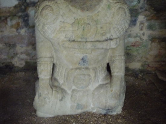 Skulptur im Königspalast von Yaxchilan