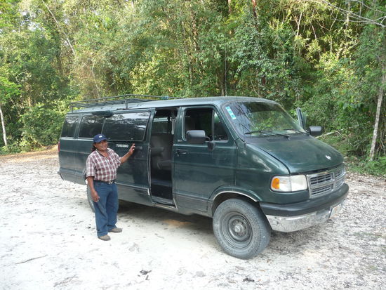 Das Fahrzeug und sein Fahrer brachten uns direkt zum Eingang von Bonampak