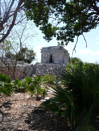 Wachturm mit Stadtbefestigung am westlichen Ausgang