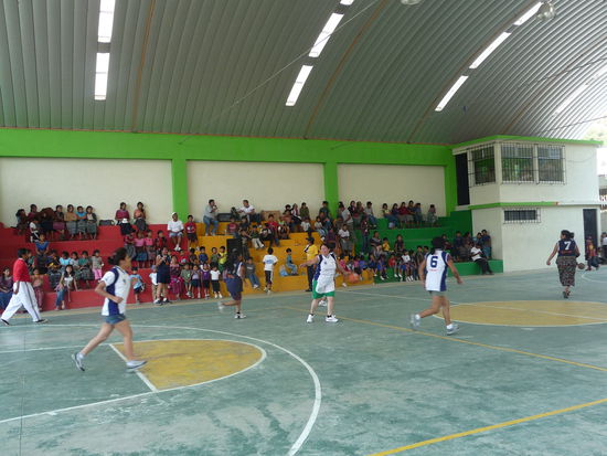 Es findet gerade ein Spiel der Damen statt