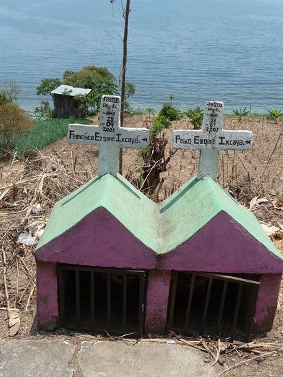 2 Gräber am Wegesrand