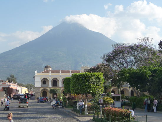 Central Park mit Vulkan Aqua im Hintergrund