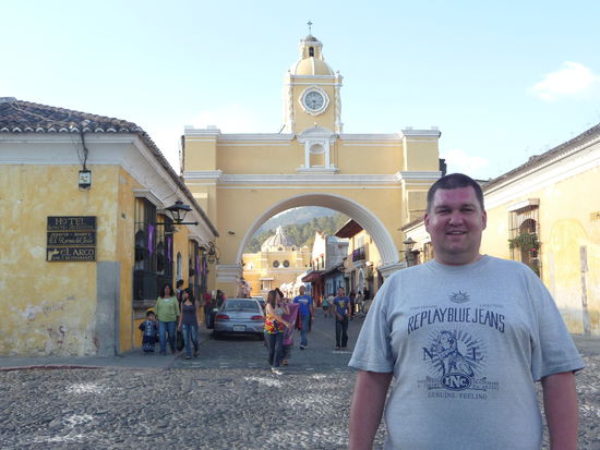 Ich vor dem Arco de Santa Catalina in Antigua
