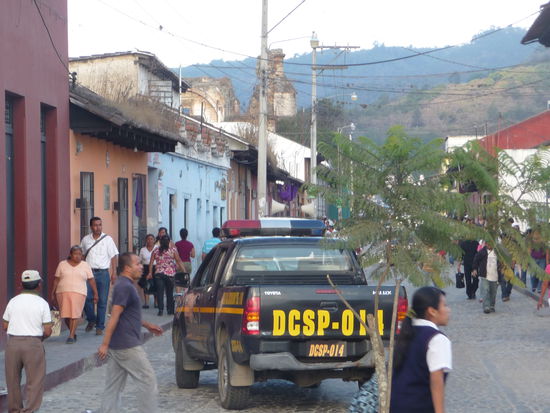 Polizei gibt es hier wirklich an jeder Ecke