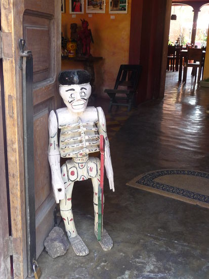 Wächter am Eingang eines Restaurants