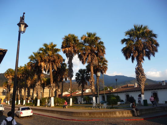 Auf dem Weg zum Waschplatz von Antigua am Parque La Union