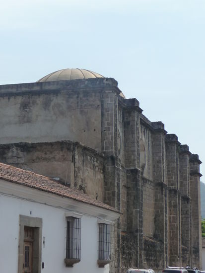 Kirche Capuchinas Oben in der mitte auf dem Dach sieht man die Kuppel vom " Turm der Zurückgezogenheit " in denen 18 kleine Zellen von einen kreisförmigen Patio abgehen.