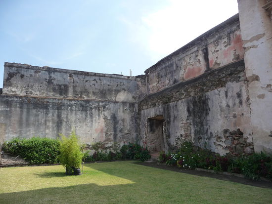 Kirche Santa Teresa 1687 erbaut als 3 Nonnen aus Peru hier ankammen. Durch das große Erdbeben 1773 entgültig zerstört