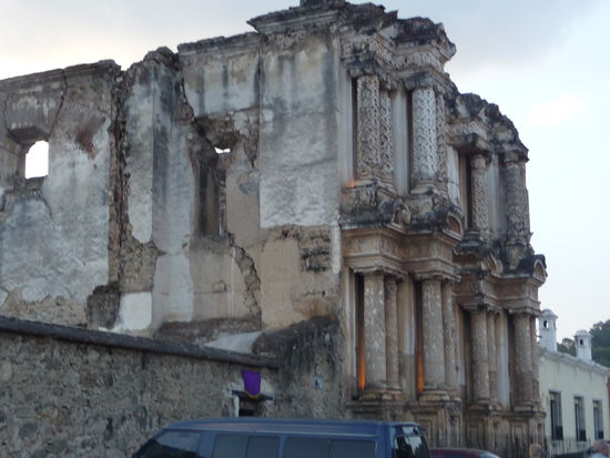 Die Kirche El Carmen wurde 1728 fertggestellt im Stil des Spätbarock aber wie viele andere Kirchen kurze Zeit später durch Erdbeben zersört.