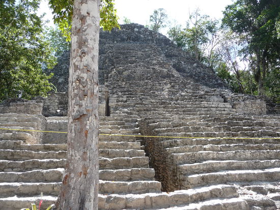 Pyramide La Iglesia der Coba Gruppe