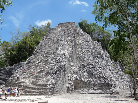 Nohoch Mul Pyramide El Castillo mit 42 m höchste in ganz Yucatan
