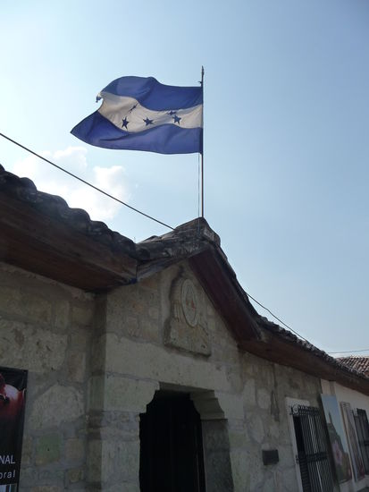 Fahne von Honduras im Dorf Copan