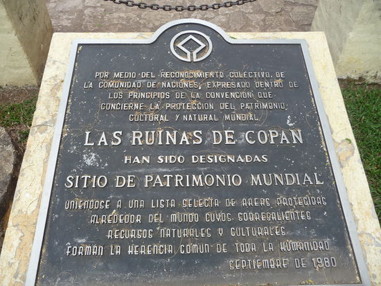 Tafel die Copan seit 1980 als UNESCO WELTKULURERBE auszeichnet